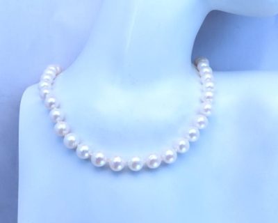 White Freswater Pearl Necklace handcrafted (Only available in Namibia)  spk0557